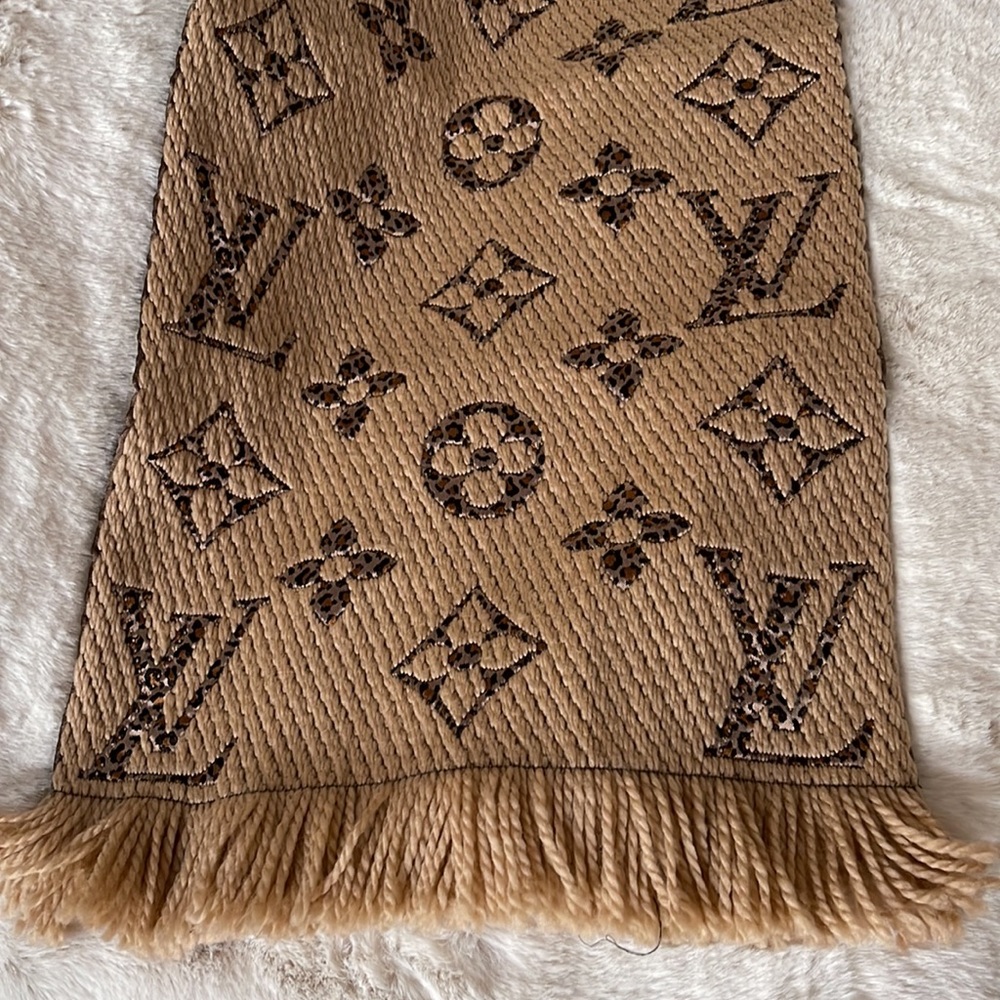 NWT Louis Vuitton Logomania jungle print scarf - Picture 2 of 8